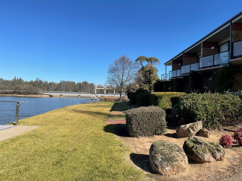 W RESORT LAKE EDGE FROM DELUXE.jpg