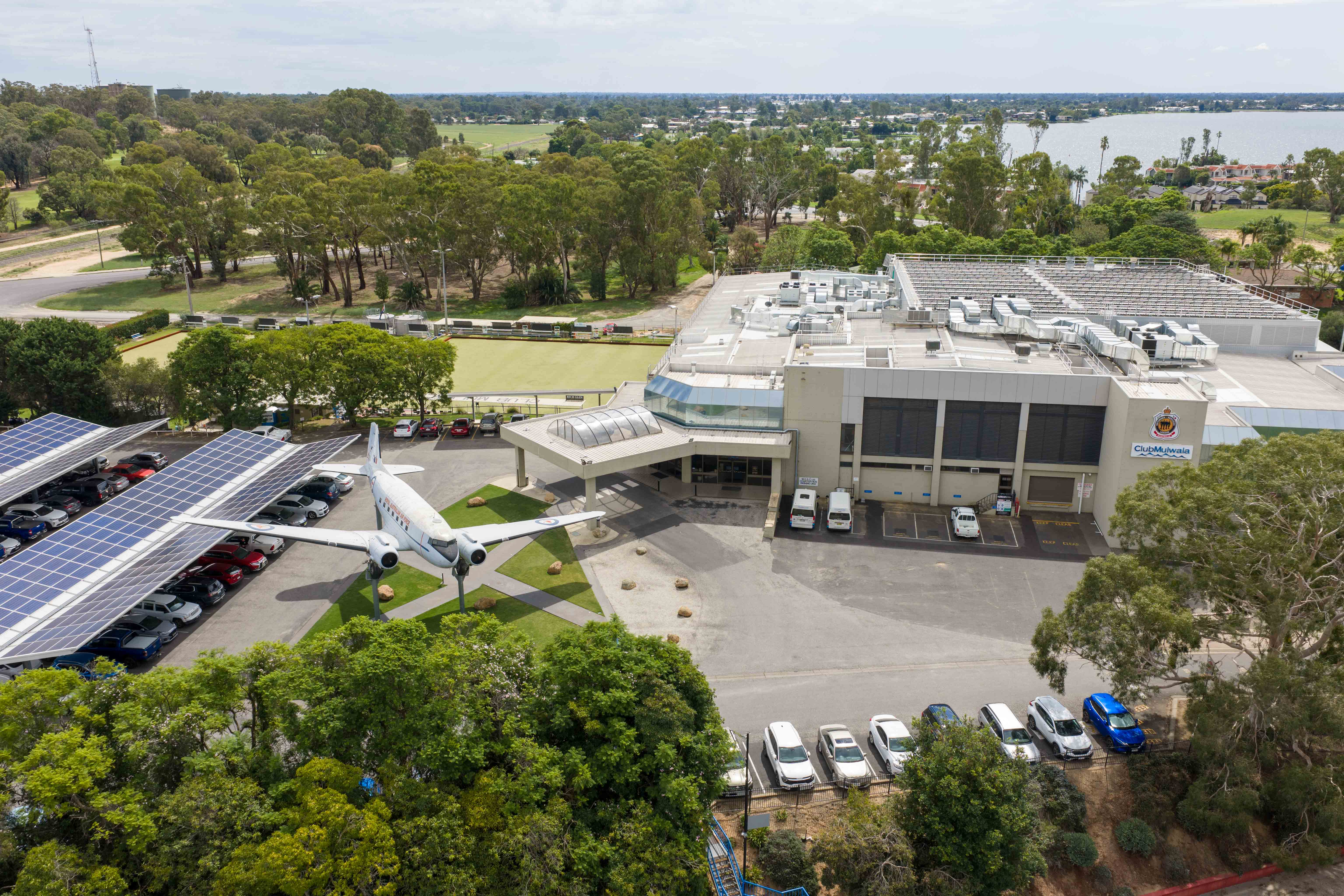 club-mulwala-entrance-aircraft-display.jpg
