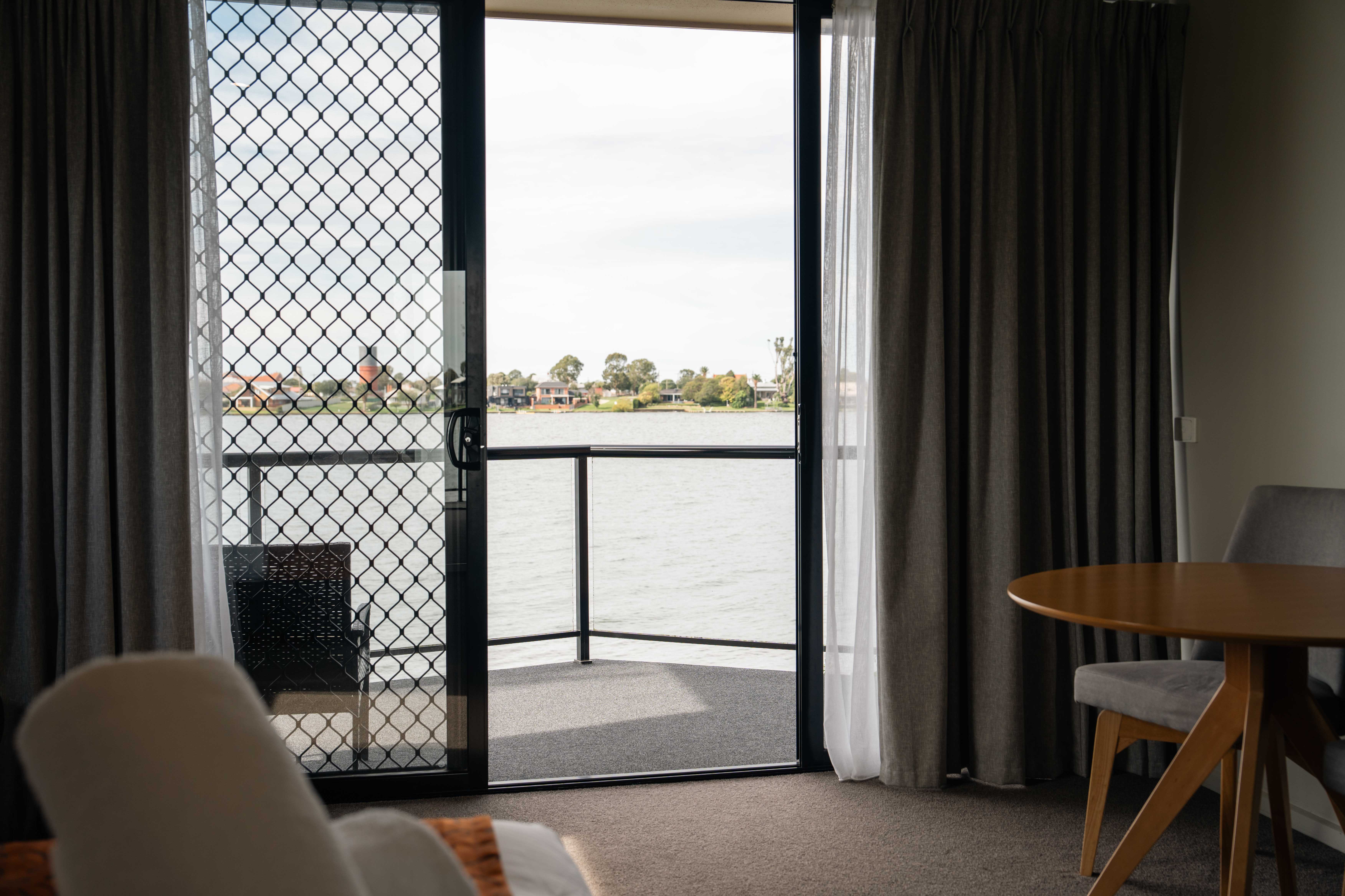 clubmulwala-resort-room-balcony-river-view.jpg