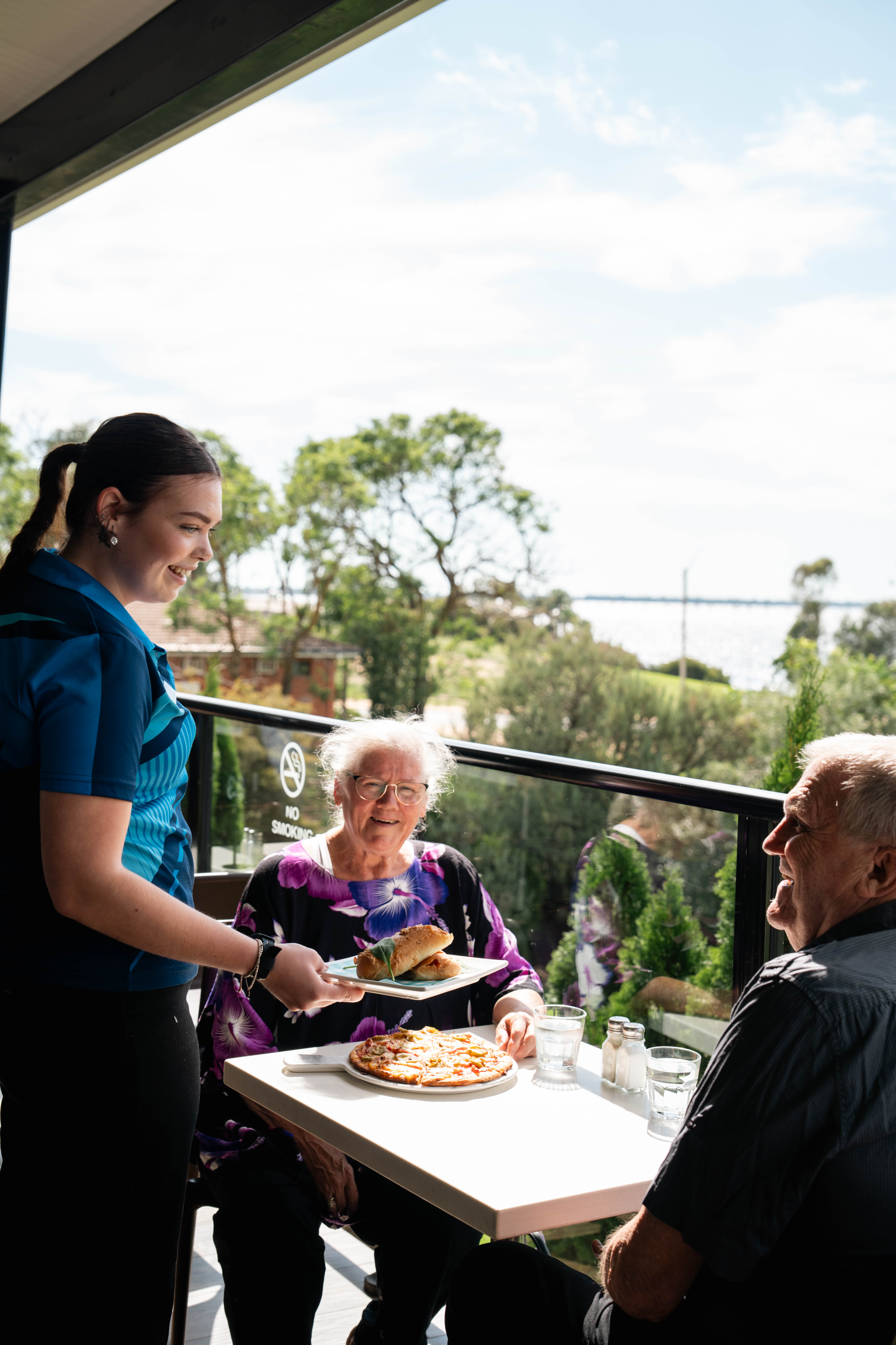 clubmulwala-stonegrill-pizza-service.jpg