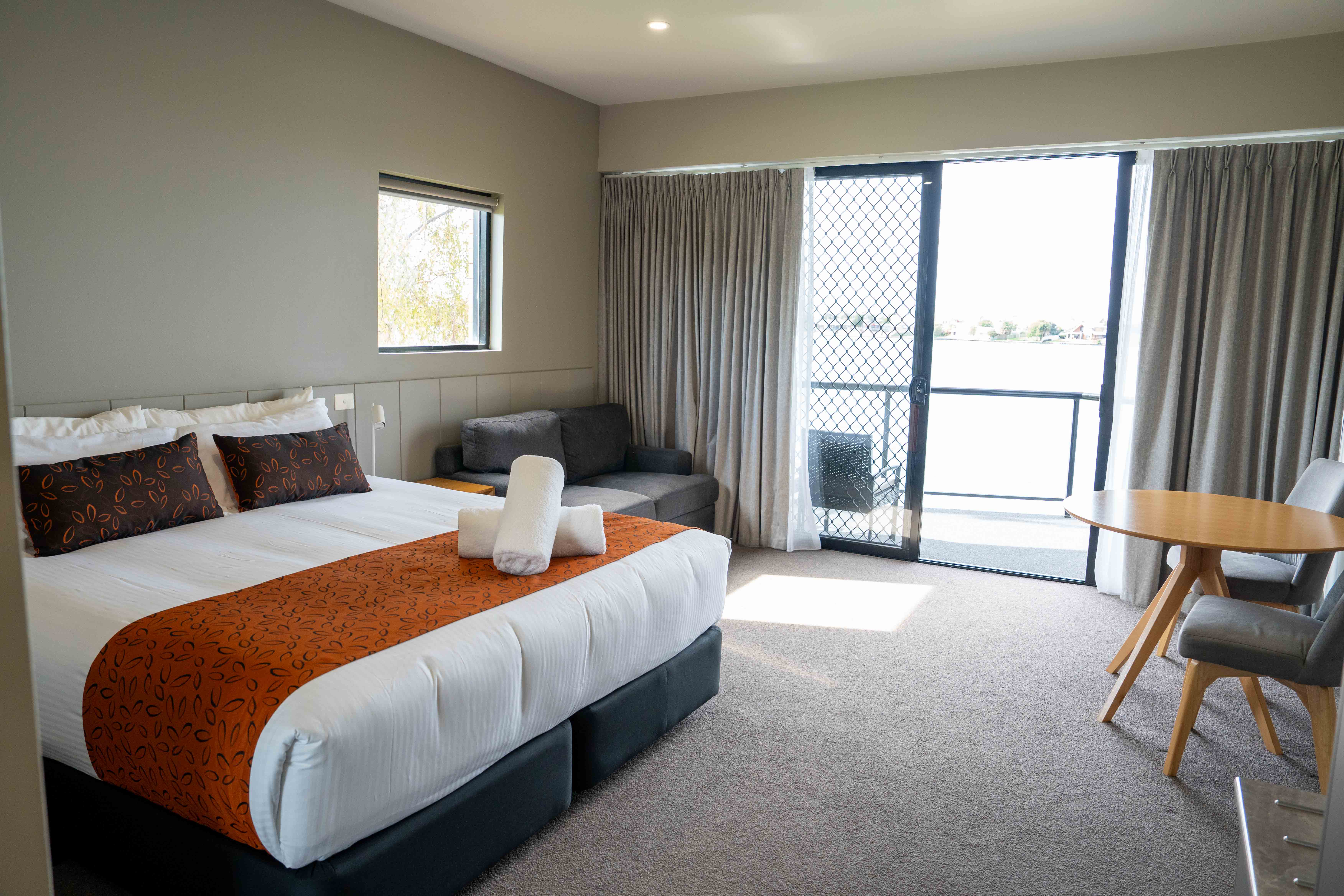 clubmulwala-accommodation-room-lake-view.jpg