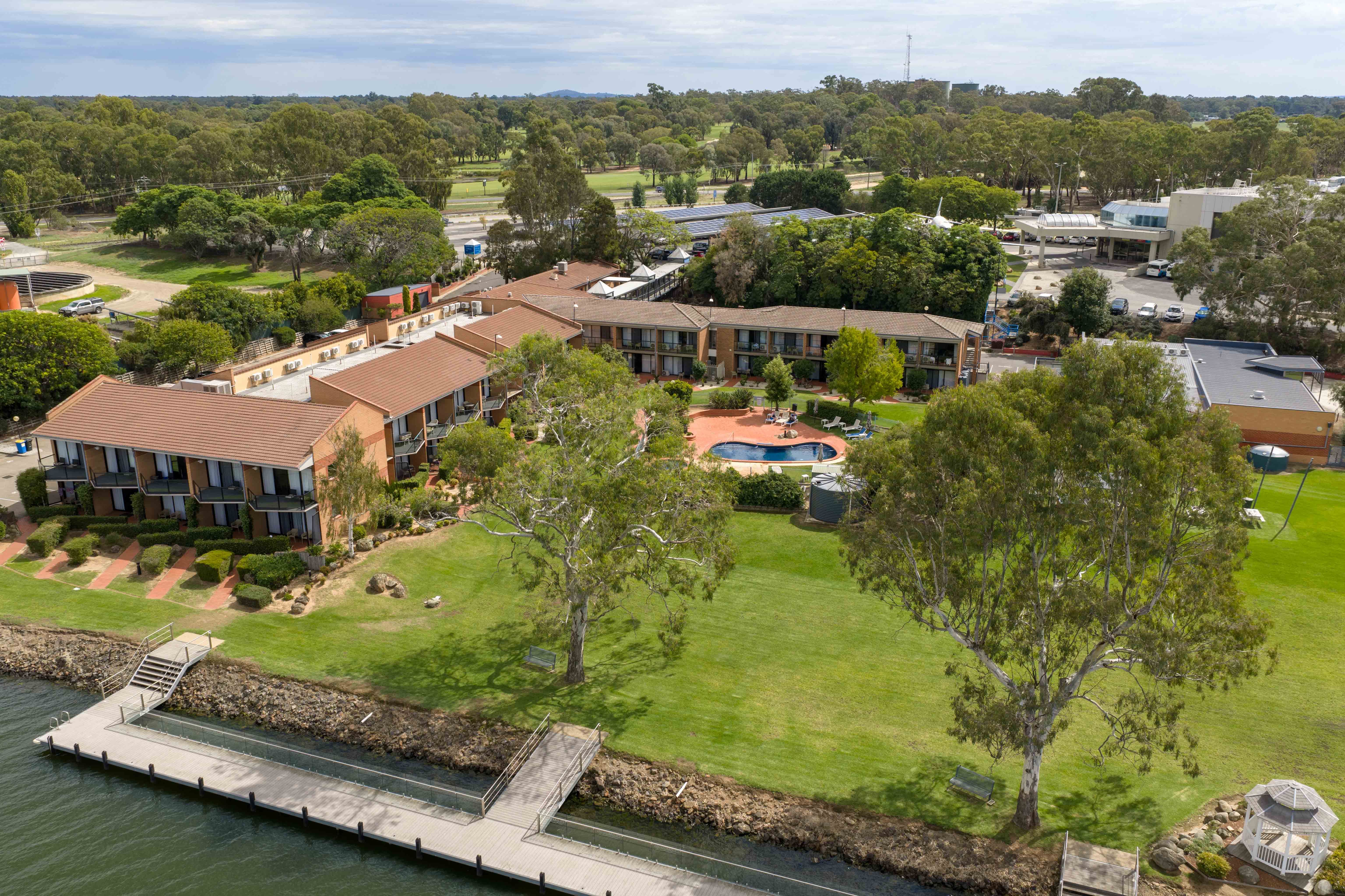 clubmulwala-accommodation-lakefront-aerial.jpg